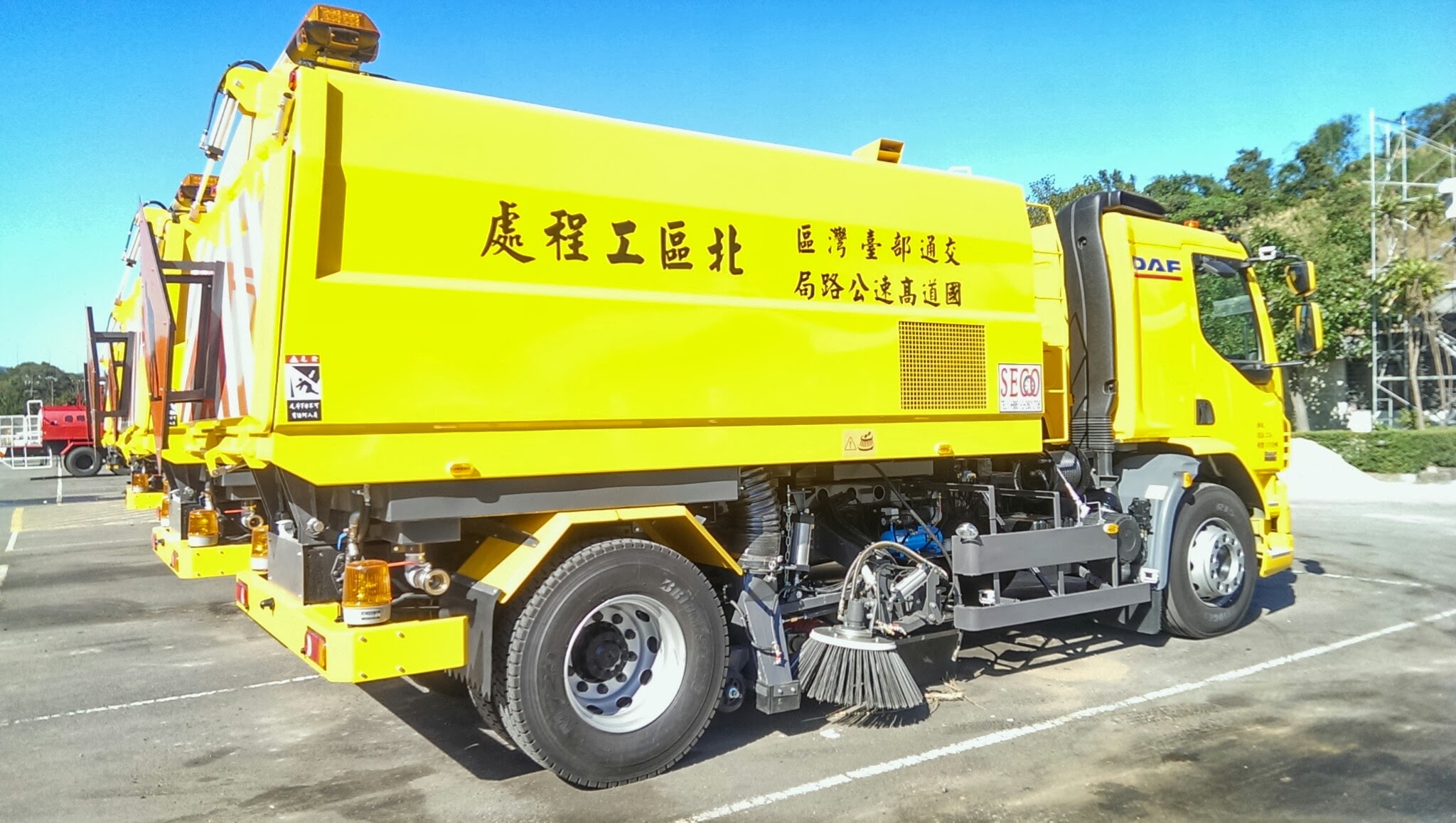 中型掃街車(掃路車)SV600 - 大來重工